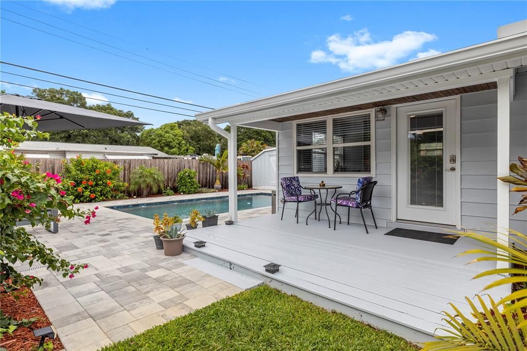 Active With Contract: $469,900 (3 beds, 2 baths, 1454 Square Feet)