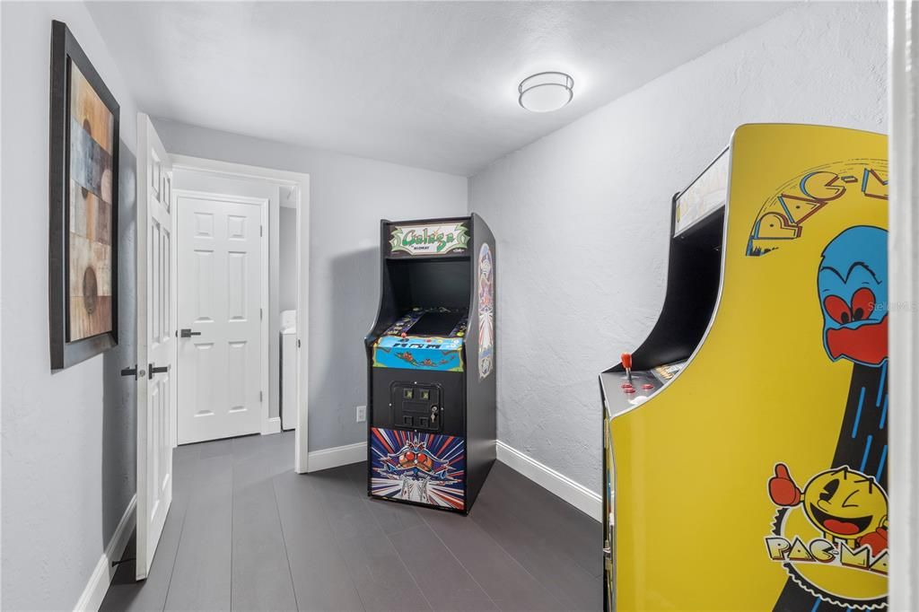 Active With Contract: $469,900 (3 beds, 2 baths, 1454 Square Feet)