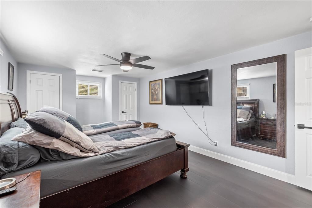 Active With Contract: $469,900 (3 beds, 2 baths, 1454 Square Feet)