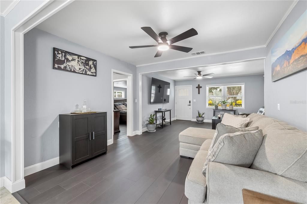 Active With Contract: $469,900 (3 beds, 2 baths, 1454 Square Feet)