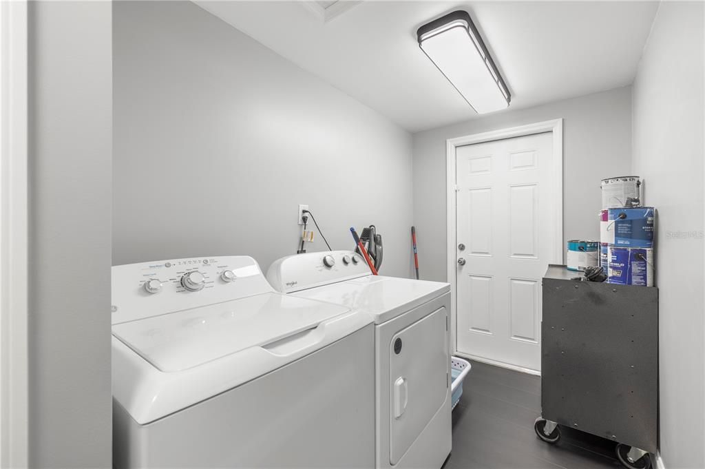 Active With Contract: $469,900 (3 beds, 2 baths, 1454 Square Feet)