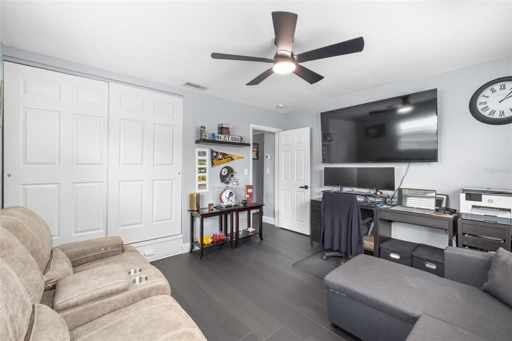 Active With Contract: $469,900 (3 beds, 2 baths, 1454 Square Feet)