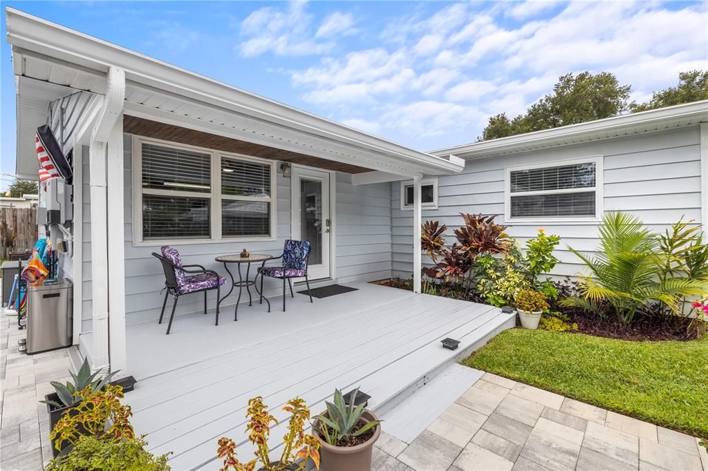 Active With Contract: $469,900 (3 beds, 2 baths, 1454 Square Feet)