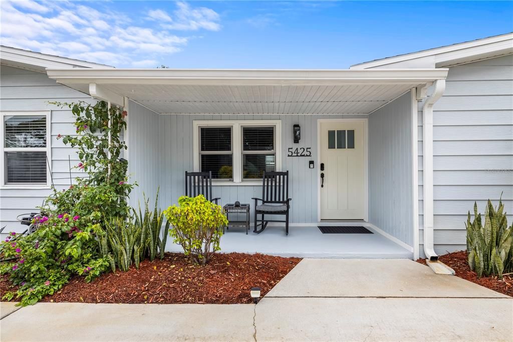 Active With Contract: $469,900 (3 beds, 2 baths, 1454 Square Feet)