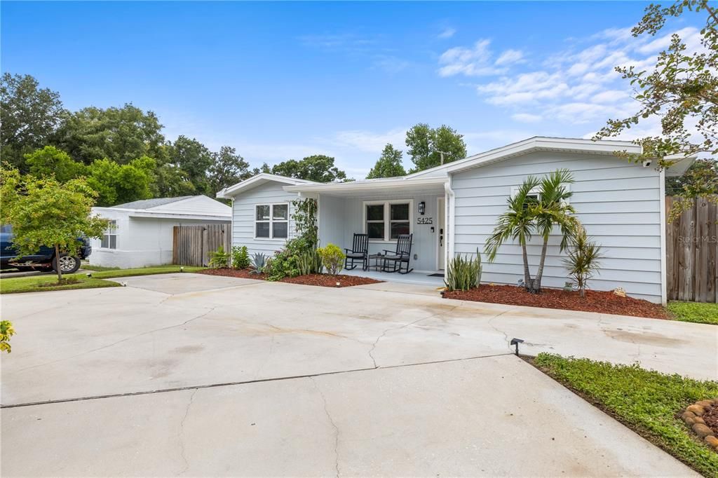 Active With Contract: $469,900 (3 beds, 2 baths, 1454 Square Feet)
