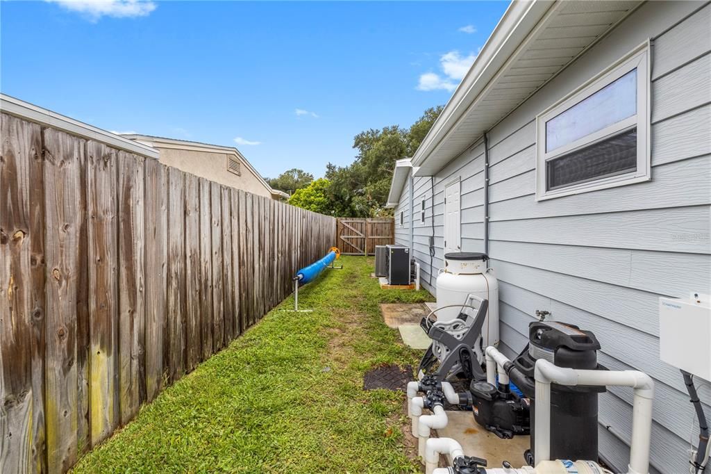 Active With Contract: $469,900 (3 beds, 2 baths, 1454 Square Feet)