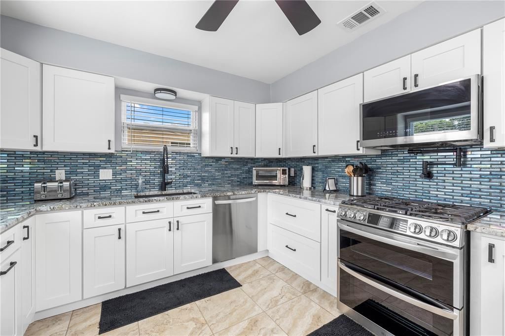 Active With Contract: $469,900 (3 beds, 2 baths, 1454 Square Feet)