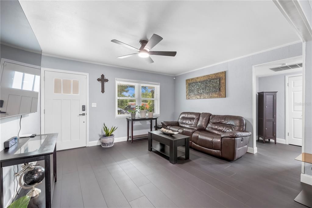 Active With Contract: $469,900 (3 beds, 2 baths, 1454 Square Feet)