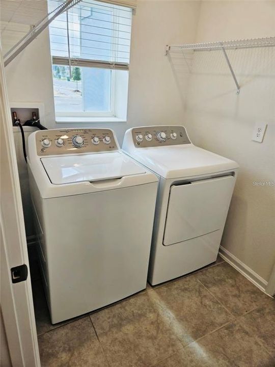 For Sale: $320,000 (3 beds, 2 baths, 1432 Square Feet)