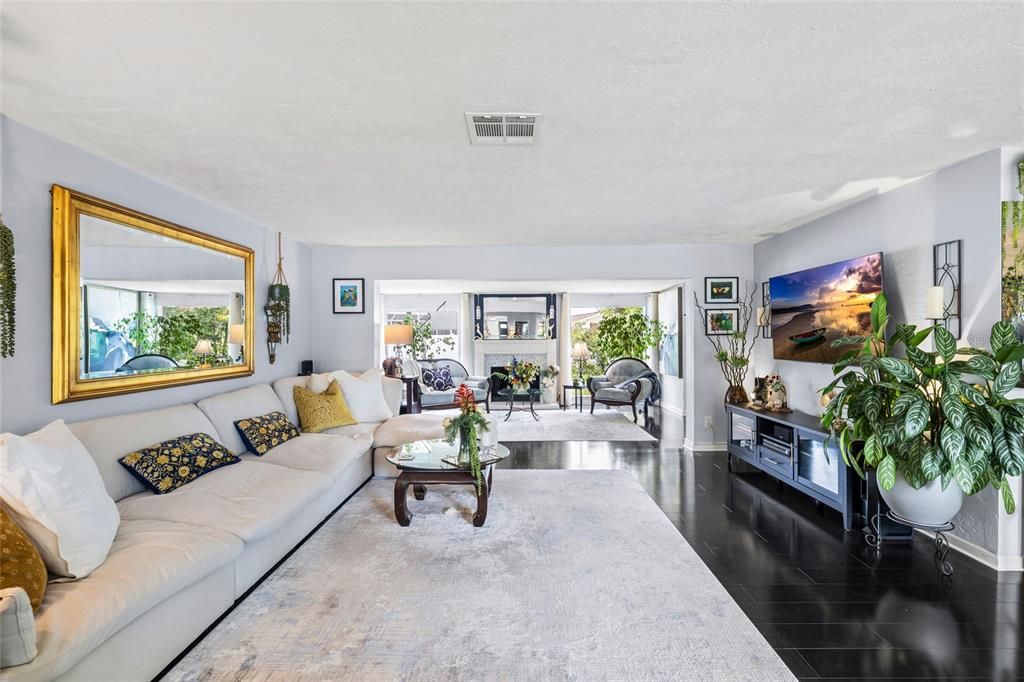 En Venta: $590,000 (3 camas, 2 baños, 1876 Pies cuadrados)