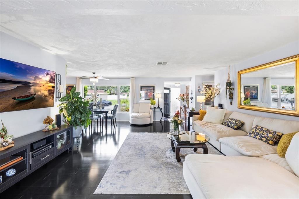En Venta: $590,000 (3 camas, 2 baños, 1876 Pies cuadrados)