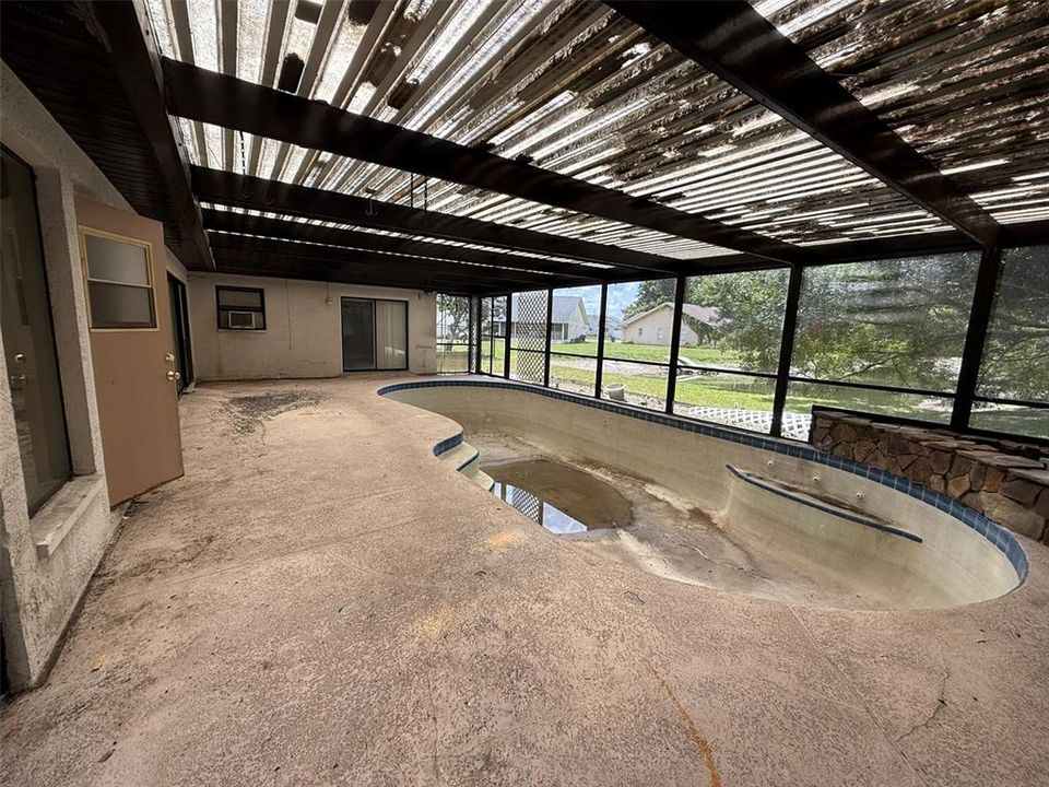 Activo con contrato: $270,000 (3 camas, 3 baños, 2358 Pies cuadrados)