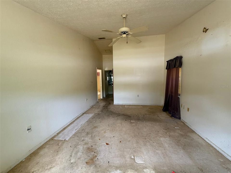 Activo con contrato: $270,000 (3 camas, 3 baños, 2358 Pies cuadrados)