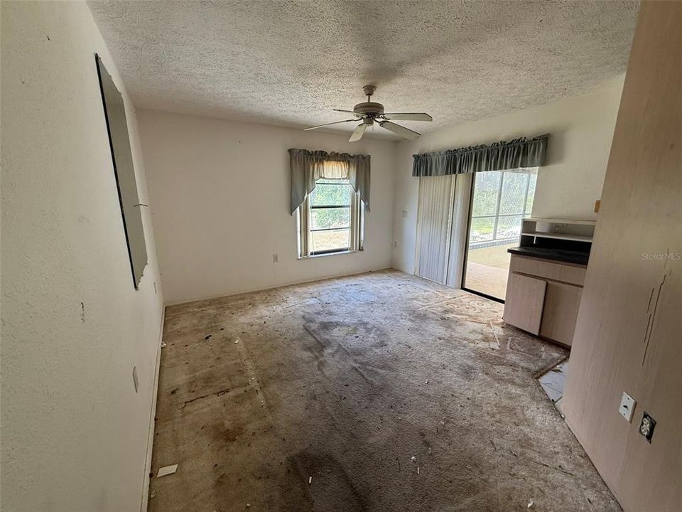 Activo con contrato: $270,000 (3 camas, 3 baños, 2358 Pies cuadrados)