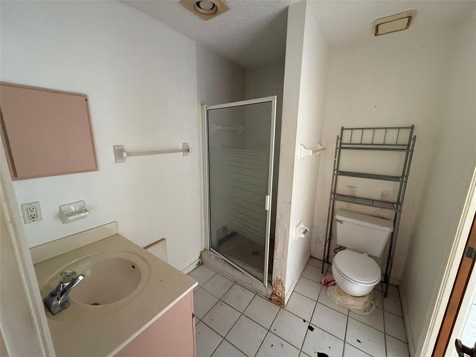 Activo con contrato: $270,000 (3 camas, 3 baños, 2358 Pies cuadrados)