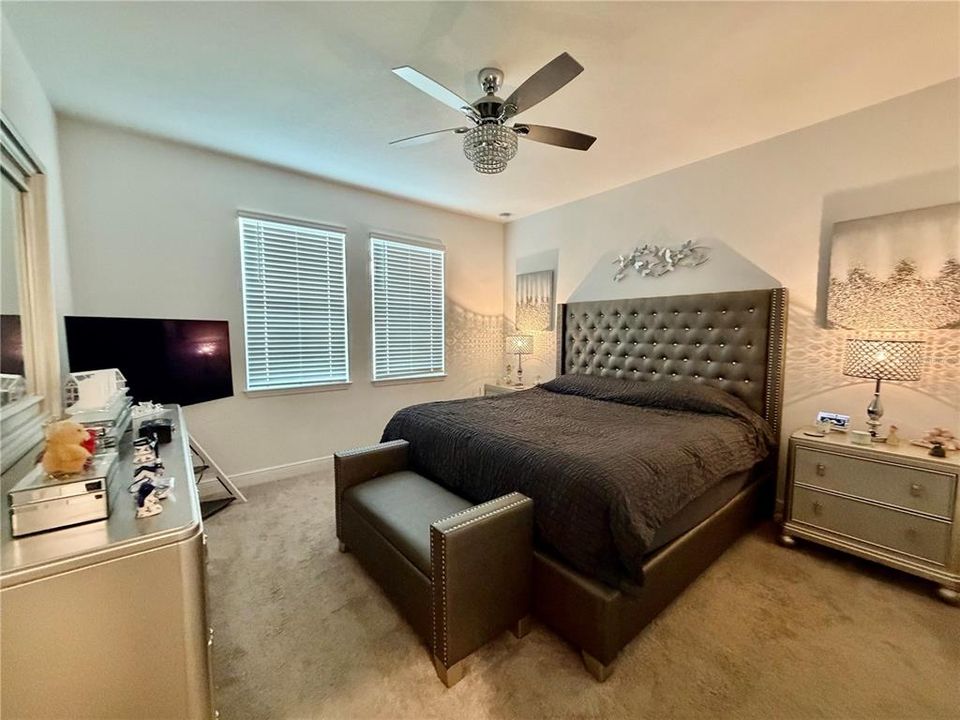 For Sale: $515,000 (4 beds, 2 baths, 1935 Square Feet)