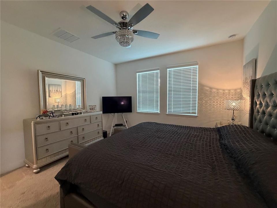 For Sale: $515,000 (4 beds, 2 baths, 1935 Square Feet)