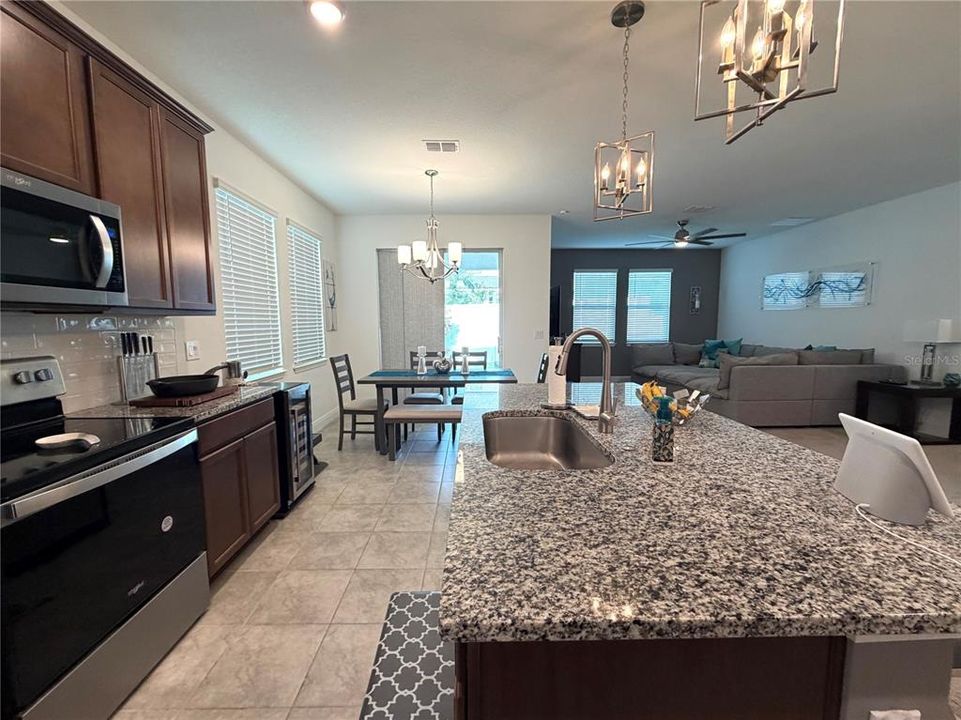 For Sale: $515,000 (4 beds, 2 baths, 1935 Square Feet)
