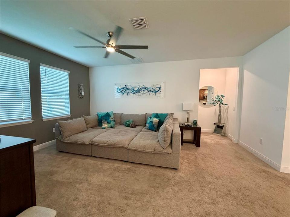 For Sale: $515,000 (4 beds, 2 baths, 1935 Square Feet)