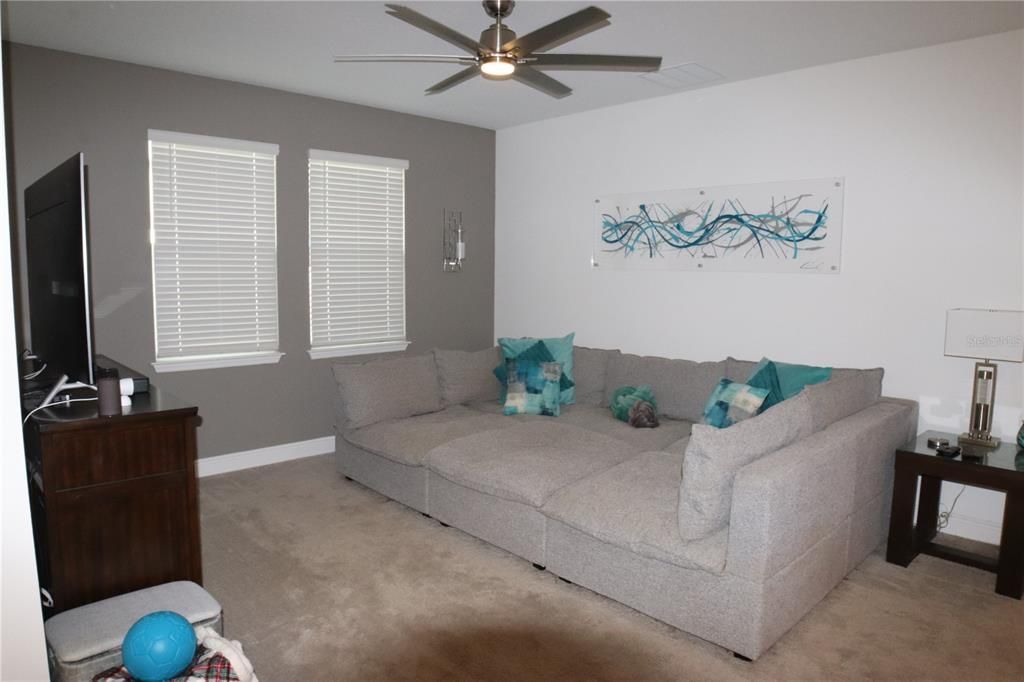 For Sale: $515,000 (4 beds, 2 baths, 1935 Square Feet)