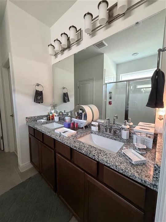 For Sale: $515,000 (4 beds, 2 baths, 1935 Square Feet)