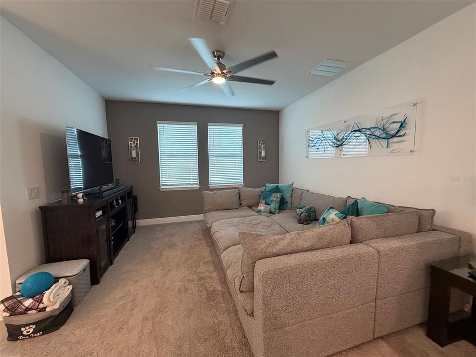 For Sale: $515,000 (4 beds, 2 baths, 1935 Square Feet)