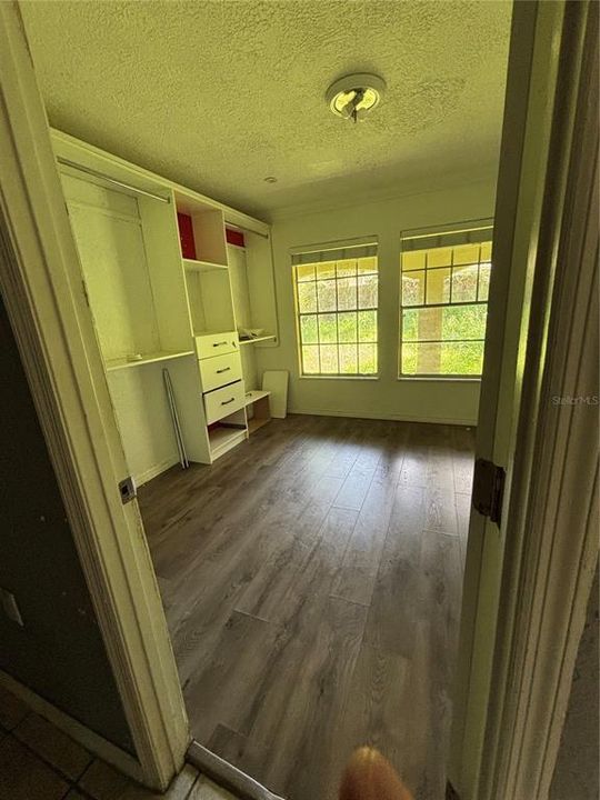 На продажу: $270,000 (4 спален, 2 ванн, 1809 Квадратных фут)