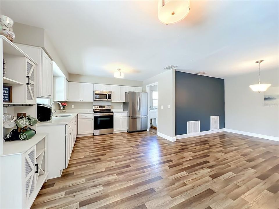 На продажу: $439,000 (3 спален, 2 ванн, 1596 Квадратных фут)