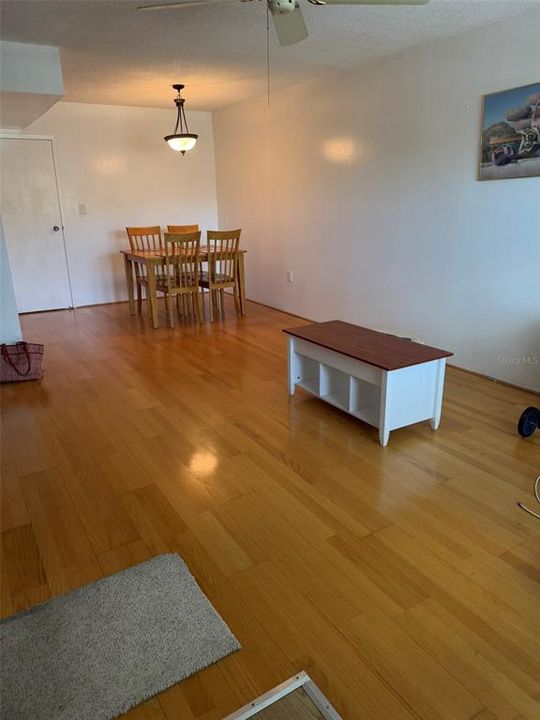 For Sale: $115,000 (2 beds, 2 baths, 860 Square Feet)