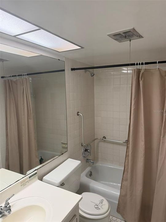 For Sale: $115,000 (2 beds, 2 baths, 860 Square Feet)