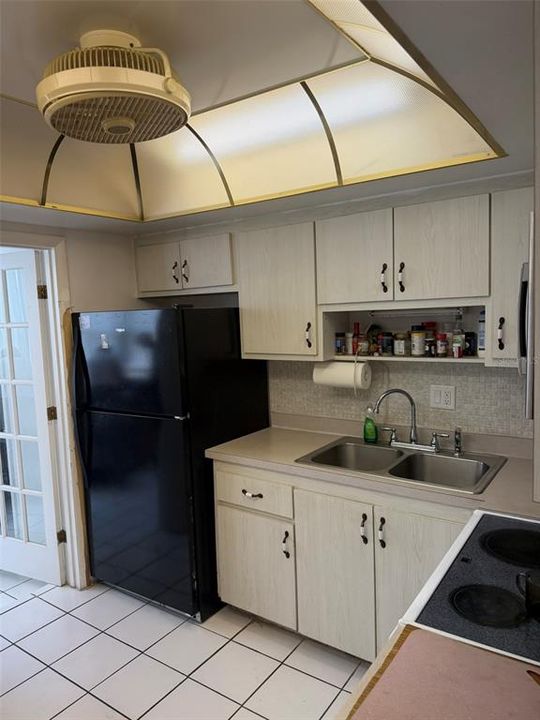 For Sale: $115,000 (2 beds, 2 baths, 860 Square Feet)