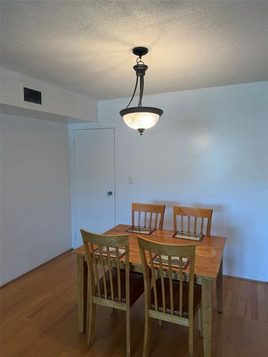For Sale: $115,000 (2 beds, 2 baths, 860 Square Feet)