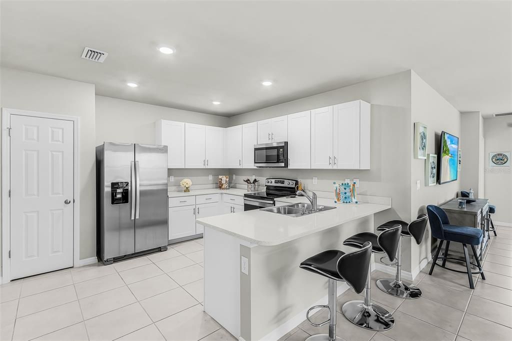 Active With Contract: $265,000 (2 beds, 2 baths, 1516 Square Feet)