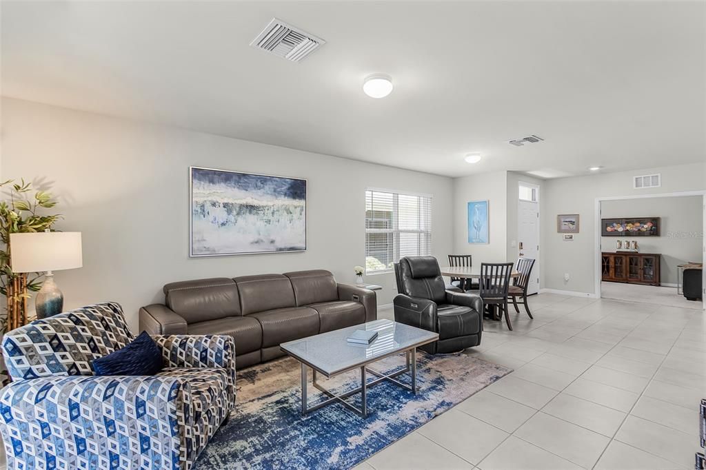 Active With Contract: $265,000 (2 beds, 2 baths, 1516 Square Feet)