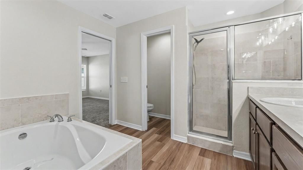 For Sale: $389,900 (4 beds, 2 baths, 1940 Square Feet)