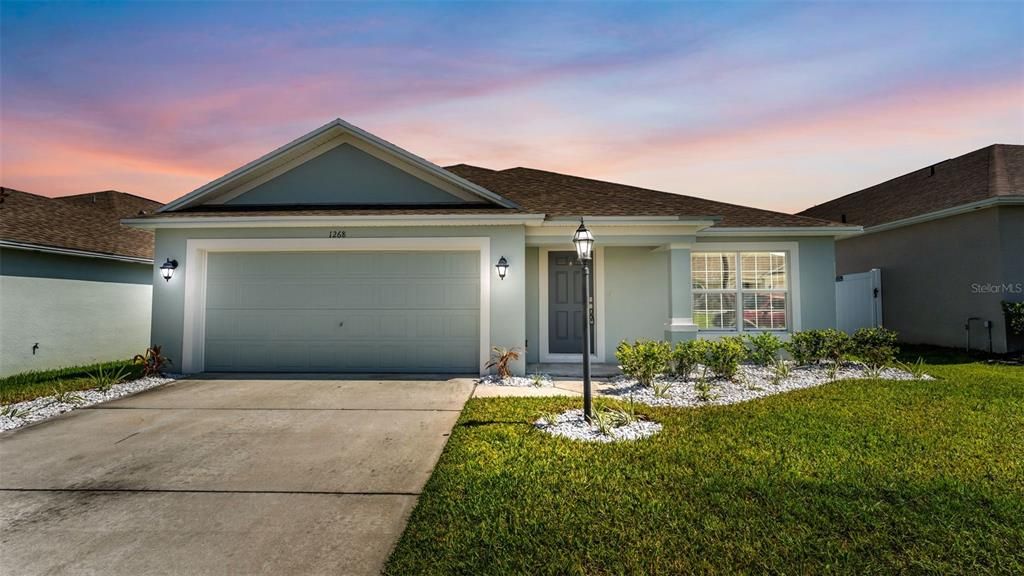 For Sale: $389,900 (4 beds, 2 baths, 1940 Square Feet)