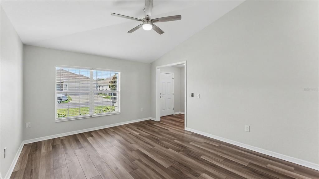 For Sale: $389,900 (4 beds, 2 baths, 1940 Square Feet)
