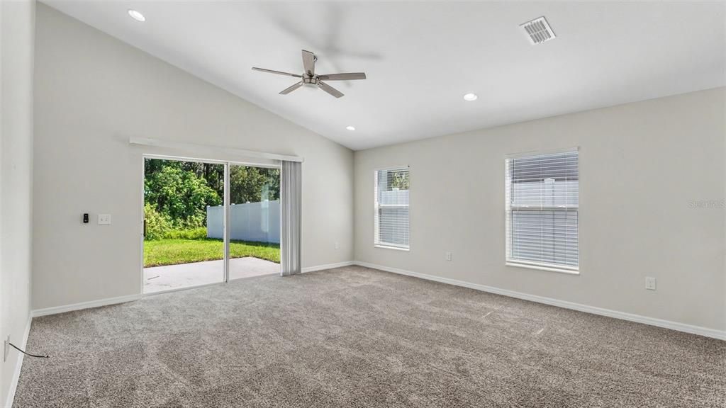 For Sale: $389,900 (4 beds, 2 baths, 1940 Square Feet)
