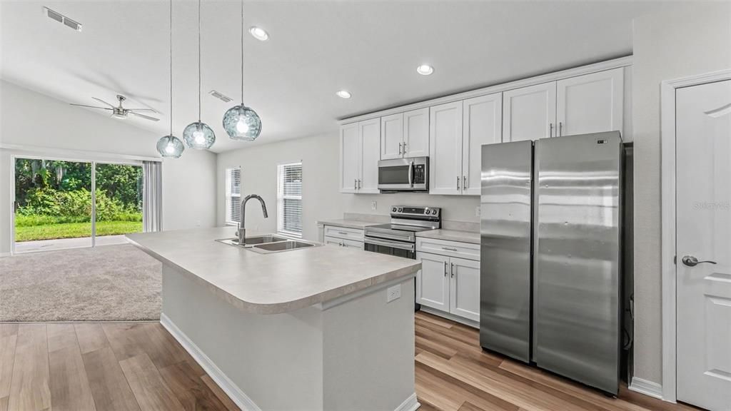 For Sale: $389,900 (4 beds, 2 baths, 1940 Square Feet)