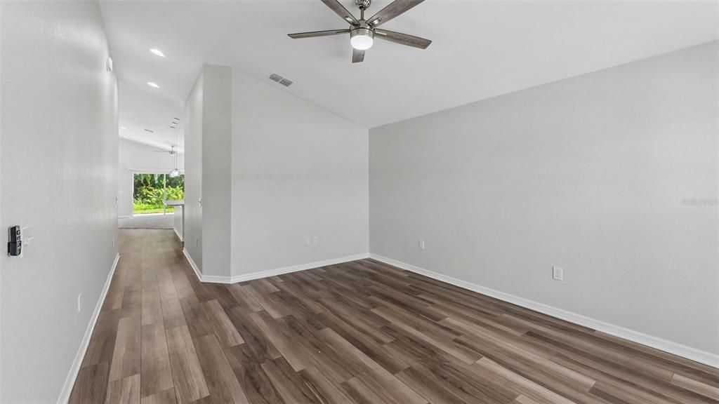 For Sale: $389,900 (4 beds, 2 baths, 1940 Square Feet)