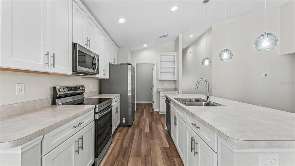 For Sale: $389,900 (4 beds, 2 baths, 1940 Square Feet)