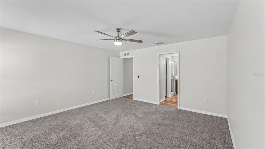 For Sale: $389,900 (4 beds, 2 baths, 1940 Square Feet)