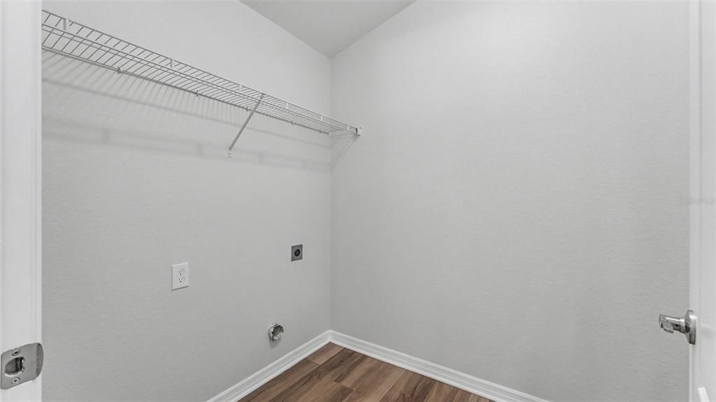For Sale: $389,900 (4 beds, 2 baths, 1940 Square Feet)