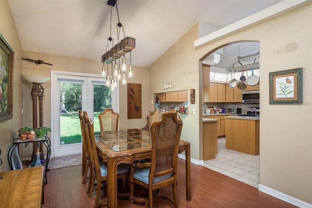 На продажу: $435,000 (3 спален, 2 ванн, 1665 Квадратных фут)