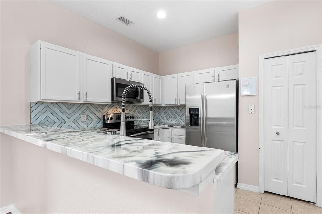For Rent: $2,500 (3 beds, 2 baths, 1721 Square Feet)