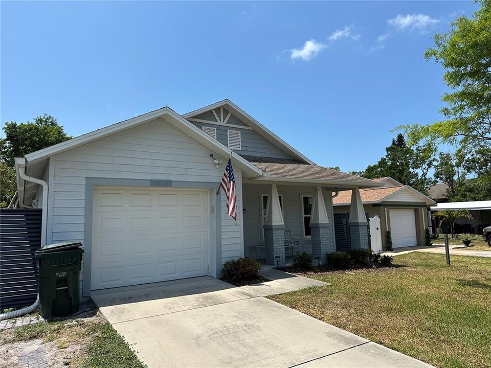 For Rent: $2,700 (2 beds, 2 baths, 1046 Square Feet)