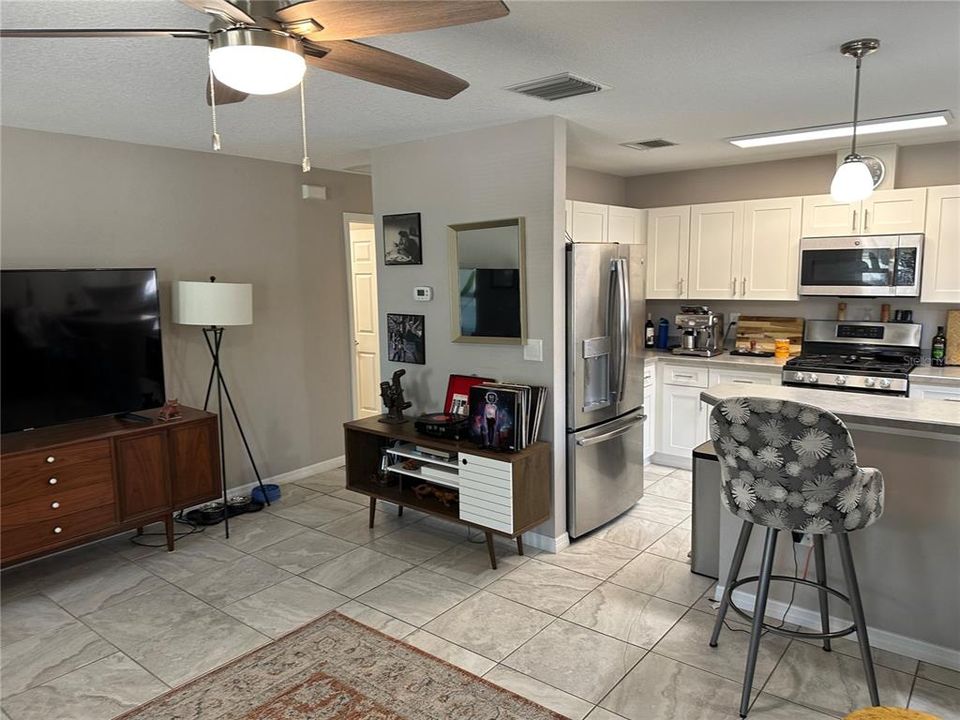 For Rent: $2,700 (2 beds, 2 baths, 1046 Square Feet)