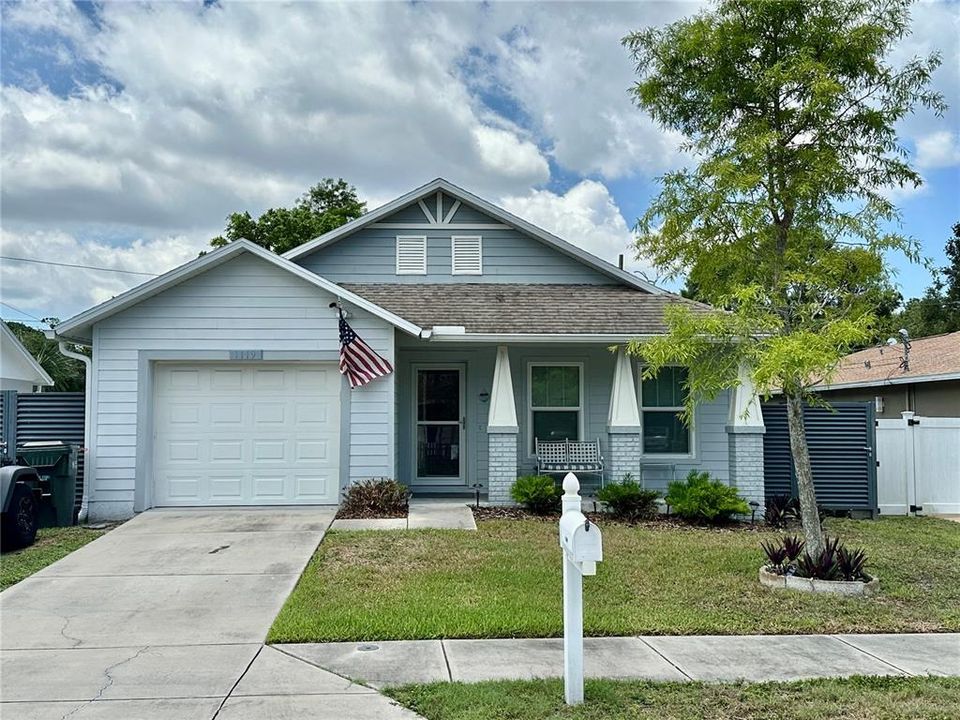 For Rent: $2,700 (2 beds, 2 baths, 1046 Square Feet)
