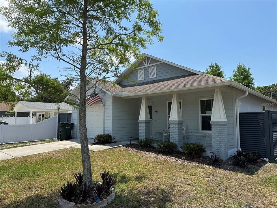 For Rent: $2,700 (2 beds, 2 baths, 1046 Square Feet)