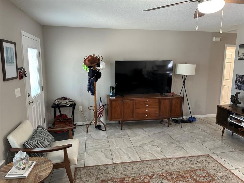 For Rent: $2,700 (2 beds, 2 baths, 1046 Square Feet)